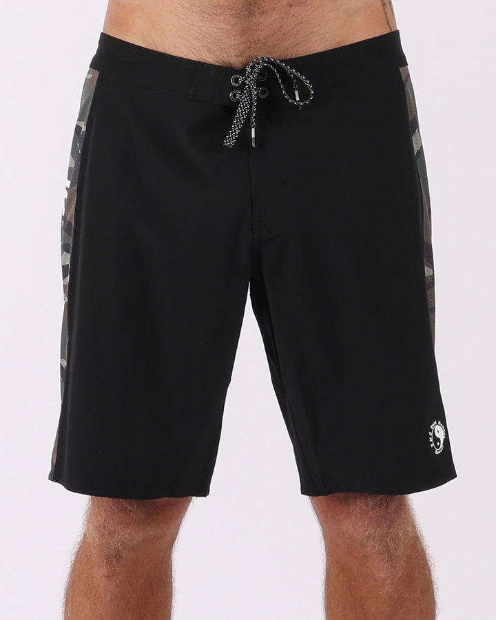 Motion Camo Trunk - Black